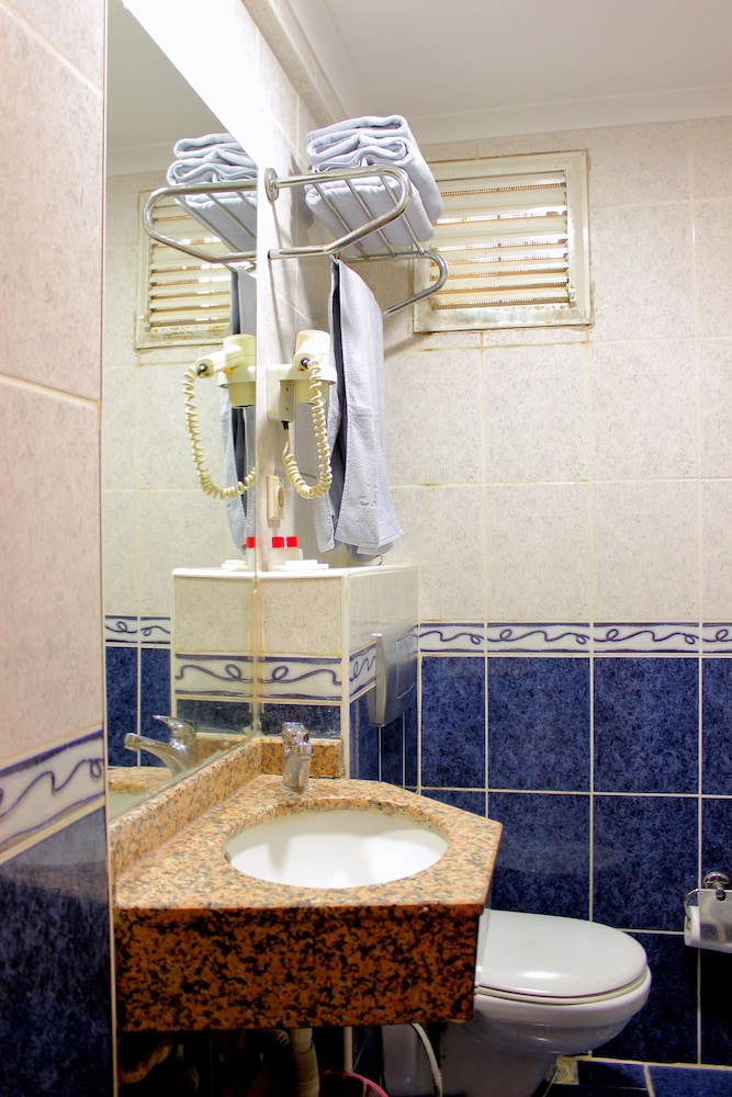 Standard Double or Twin Room photo 3