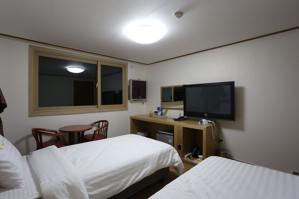 Standard Twin Room photo 2