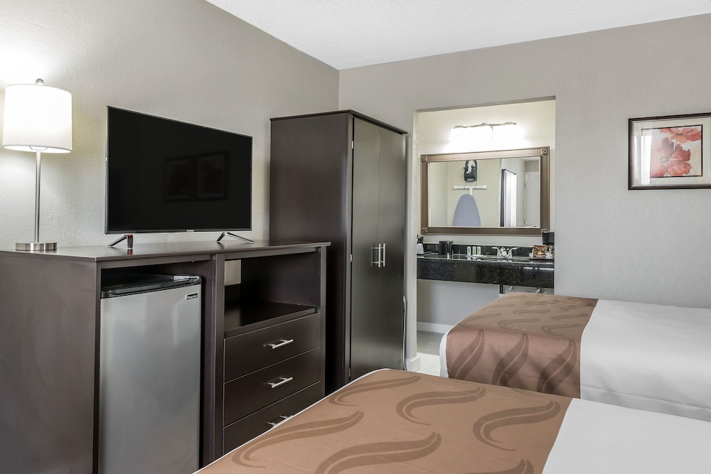 Standard Room, 2 Double Beds, Non Smoking photo 3