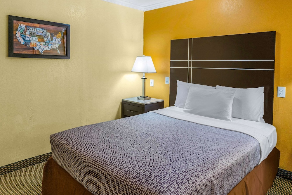 Standard Room, 1 Double Bed, Smoking photo 2