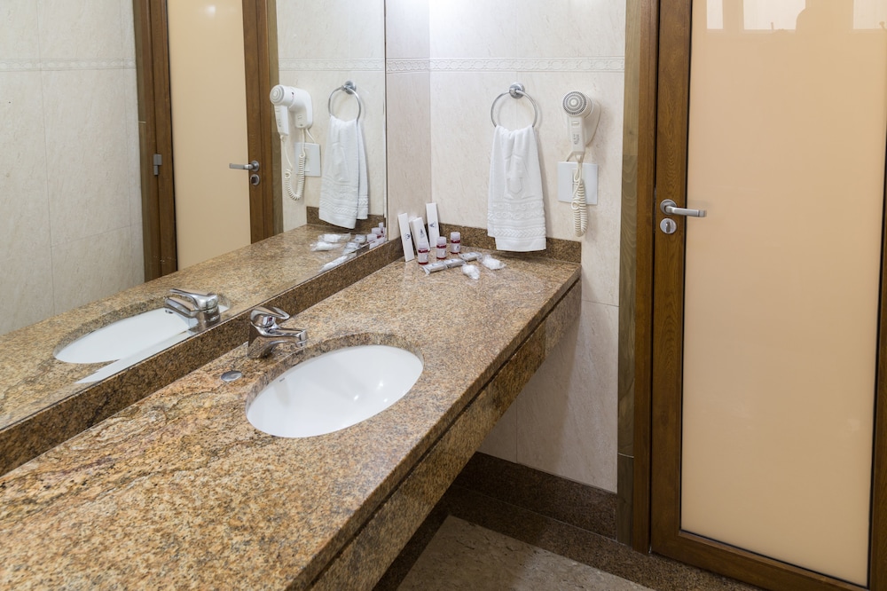 Standard Twin Room - Photo 3