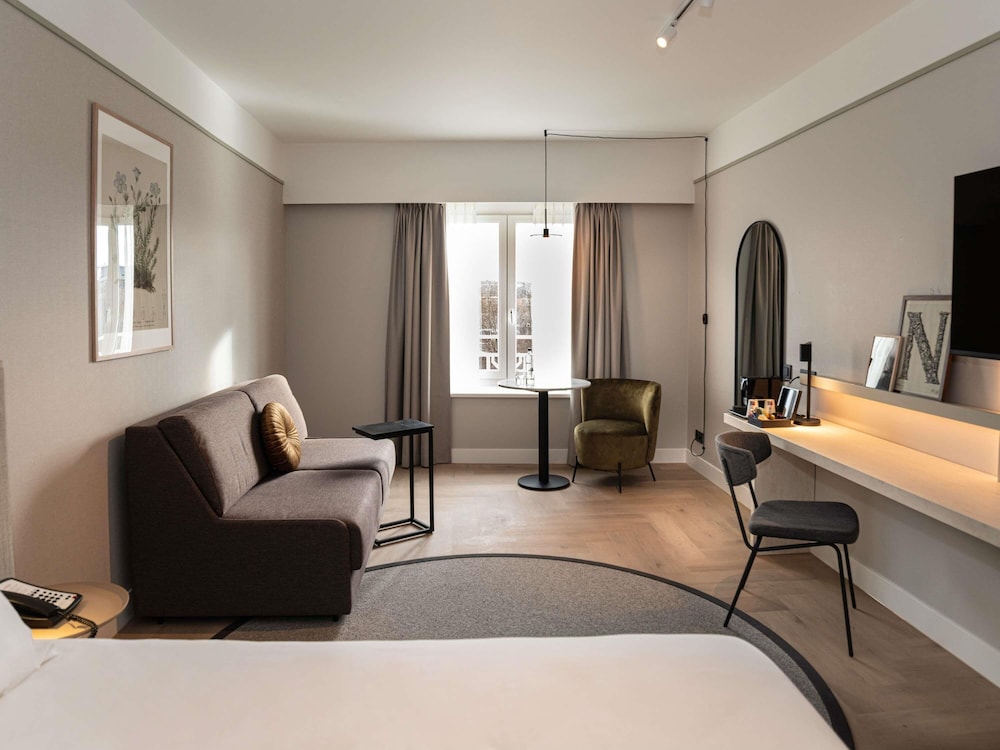 Deluxe Room (1 King Bed and 1 Double Sofa) - Photo 1