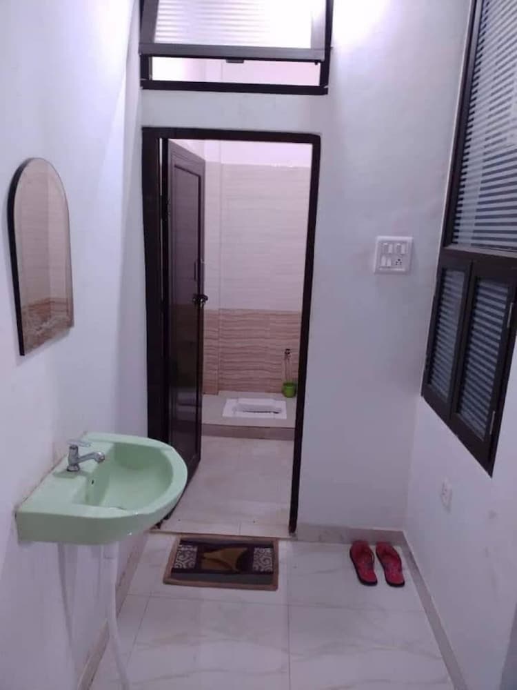 Double Room - Photo 10