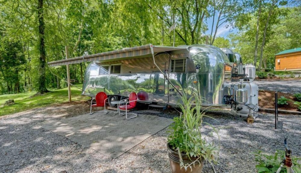 Vintage Airstream - Dolly