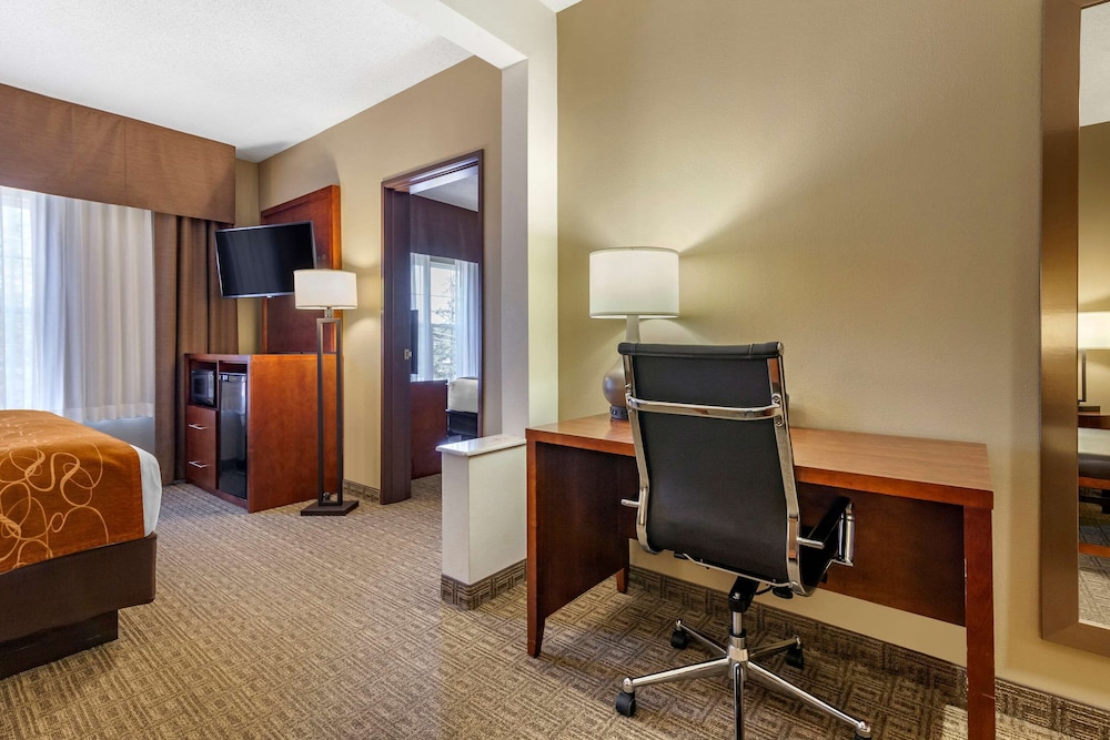 Suite, Multiple Beds, Non Smoking (Upgrade) - Photo 4