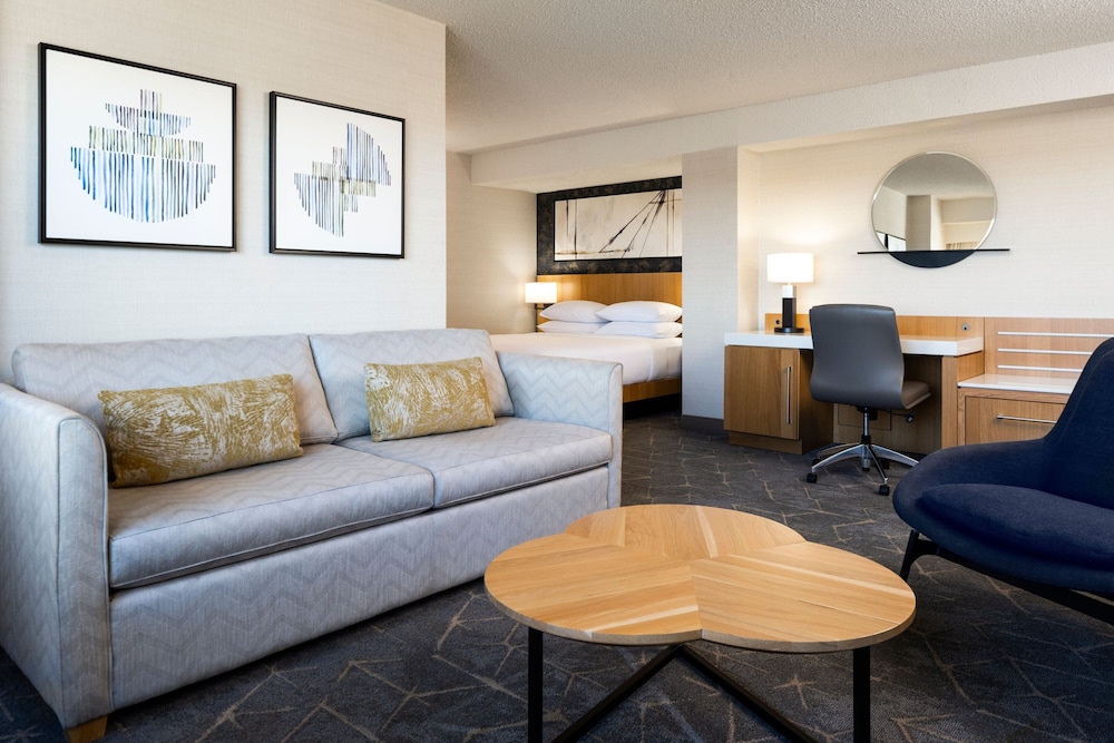 Executive Room, 1 Queen Bed with Sofa bed - Photo 1