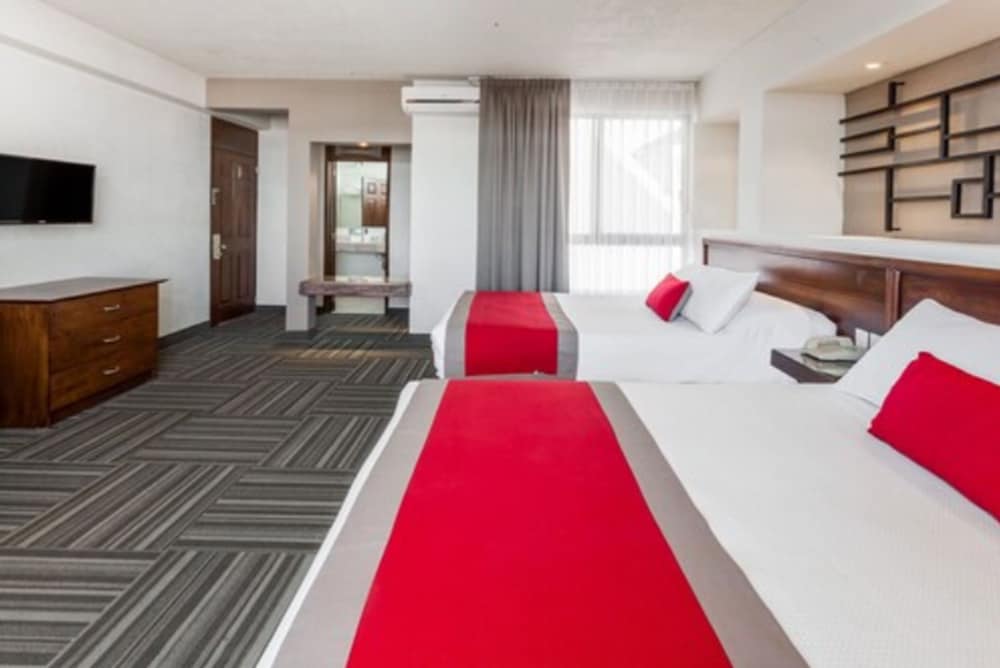 Room, Multiple Beds, Non Smoking - Photo 2