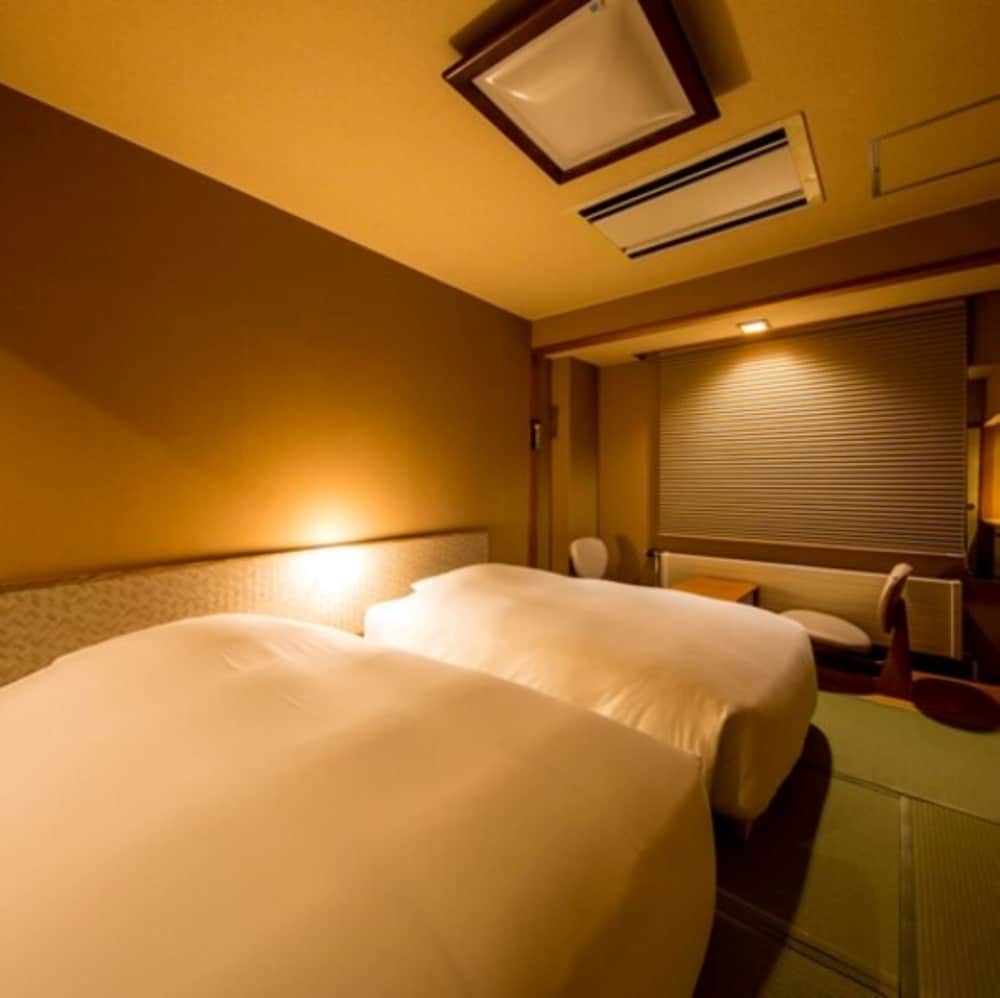 Twin Room - Photo 2