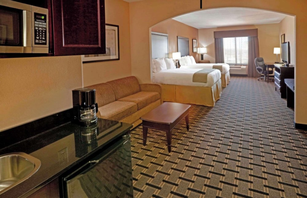Suite, Multiple Beds, Non Smoking - Photo 1