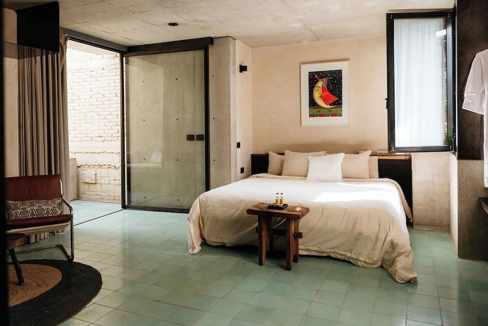 Deluxe Double Room, Courtyard View, Tower photo 2