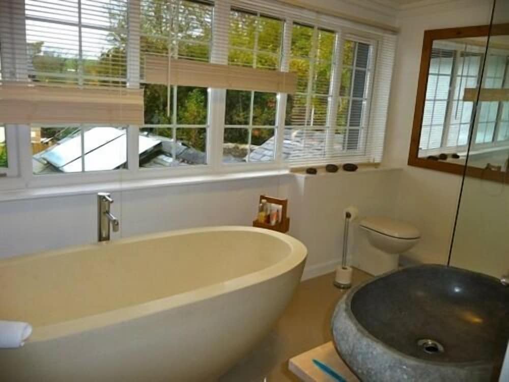 Double or Twin Room, Ensuite (Stone) photo 2