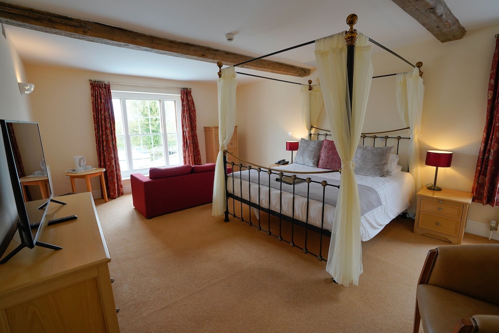 Four Poster King Room