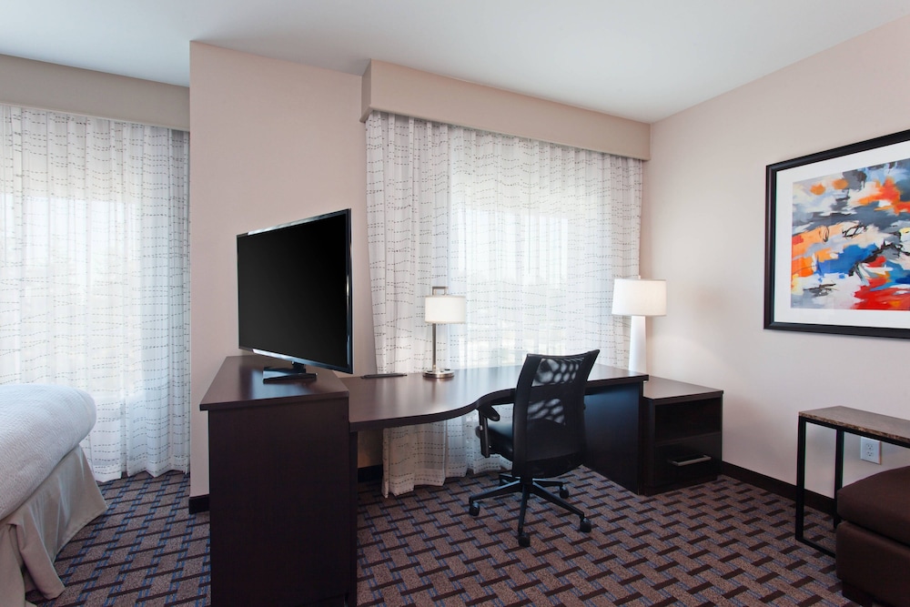 Studio Suite, 1 King Bed with Sofa bed (Mobility/Hearing Access, Roll-In Shwr) photo 1