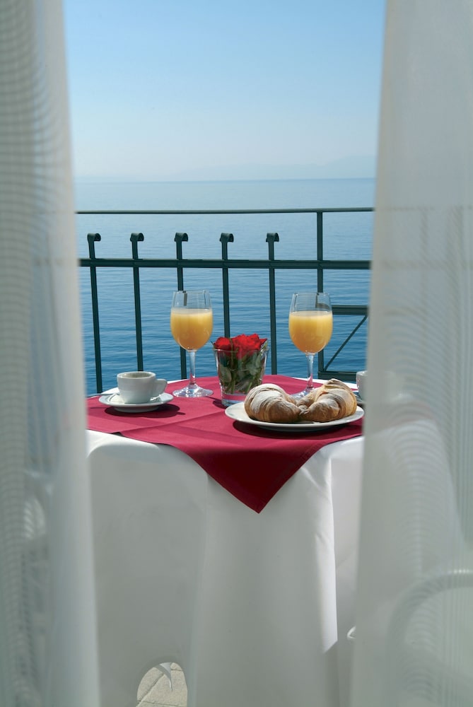 Superior Double or Twin Room, Sea View, Beachfront photo 2
