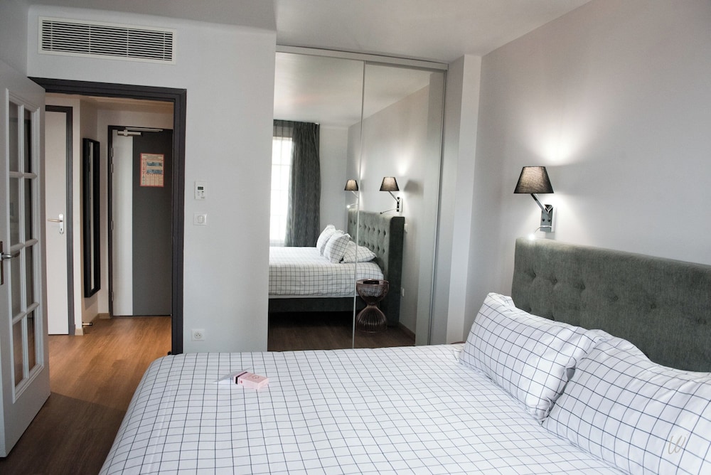 Exclusive Suite, 1 King Bed with Sofa bed, Non Smoking, Jetted Tub (Spa)