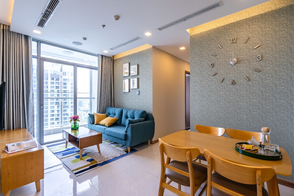 Two-Bedroom Apartment with Balcony and City View photo 3