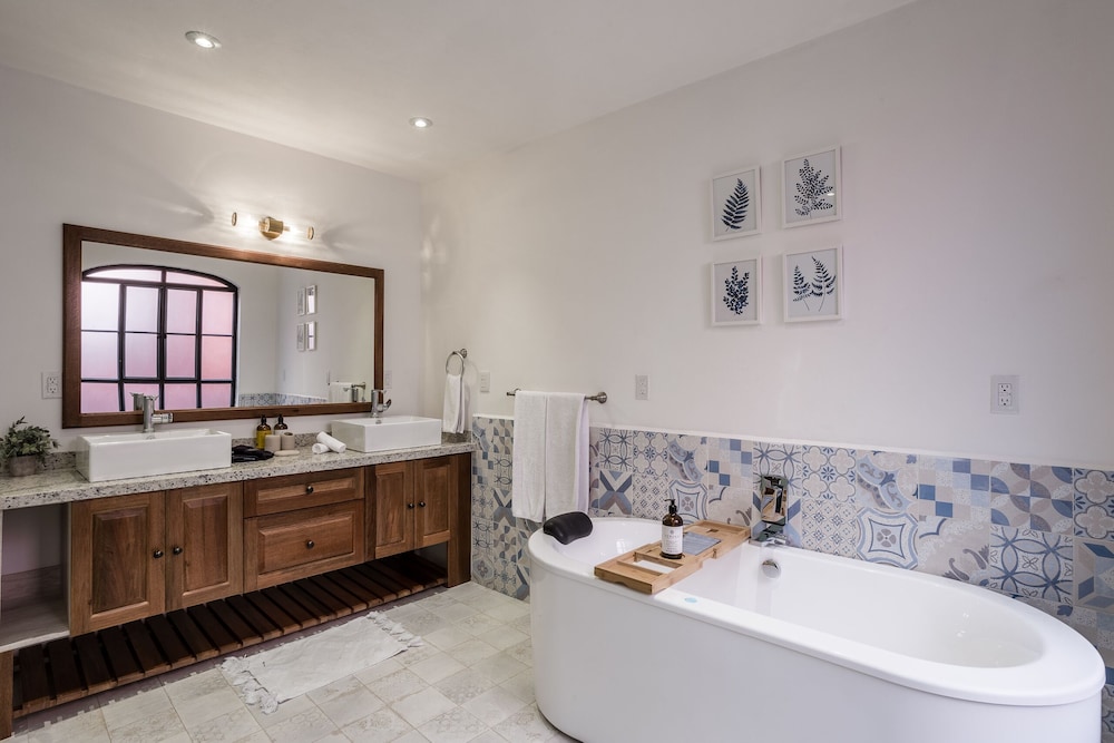 Superior Apartment, 2 Bedrooms, Hot Tub, City View photo 3