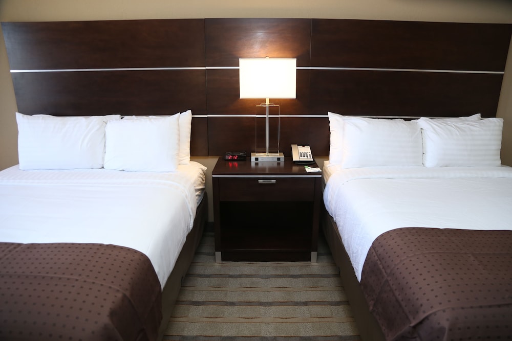 Standard Room, 2 Queen Beds, Accessible (Roll-In Shower) - Photo 3