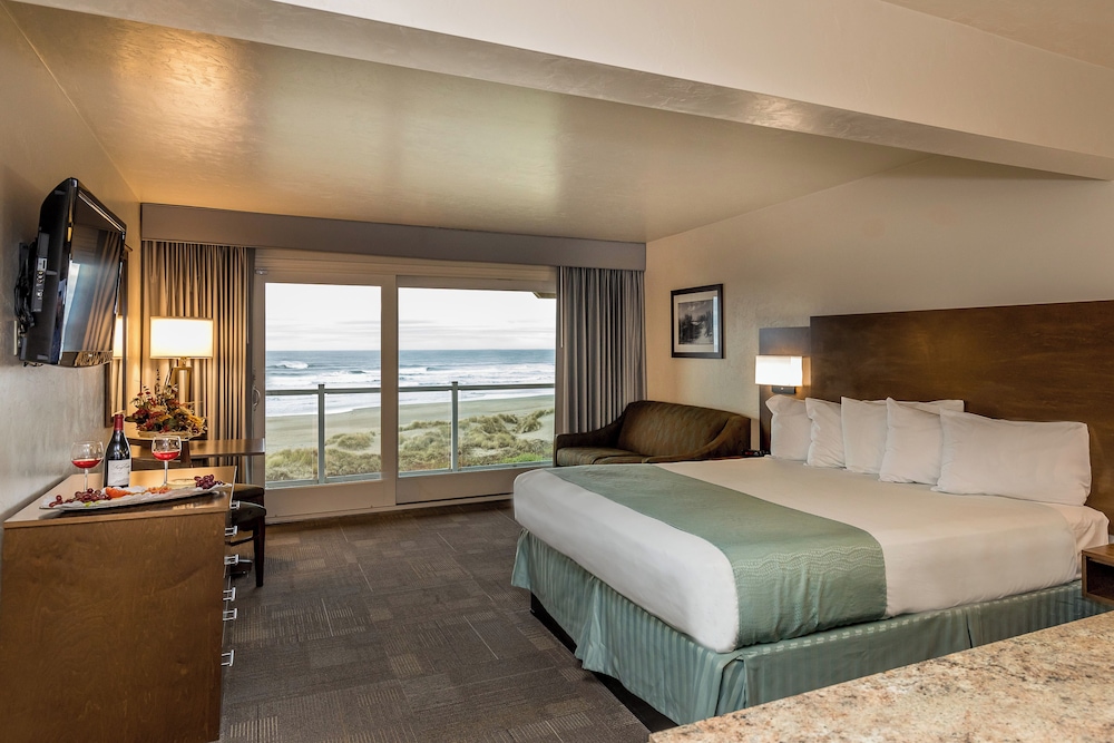 Deluxe Room, 1 Queen Bed, Kitchen, Oceanfront photo 1