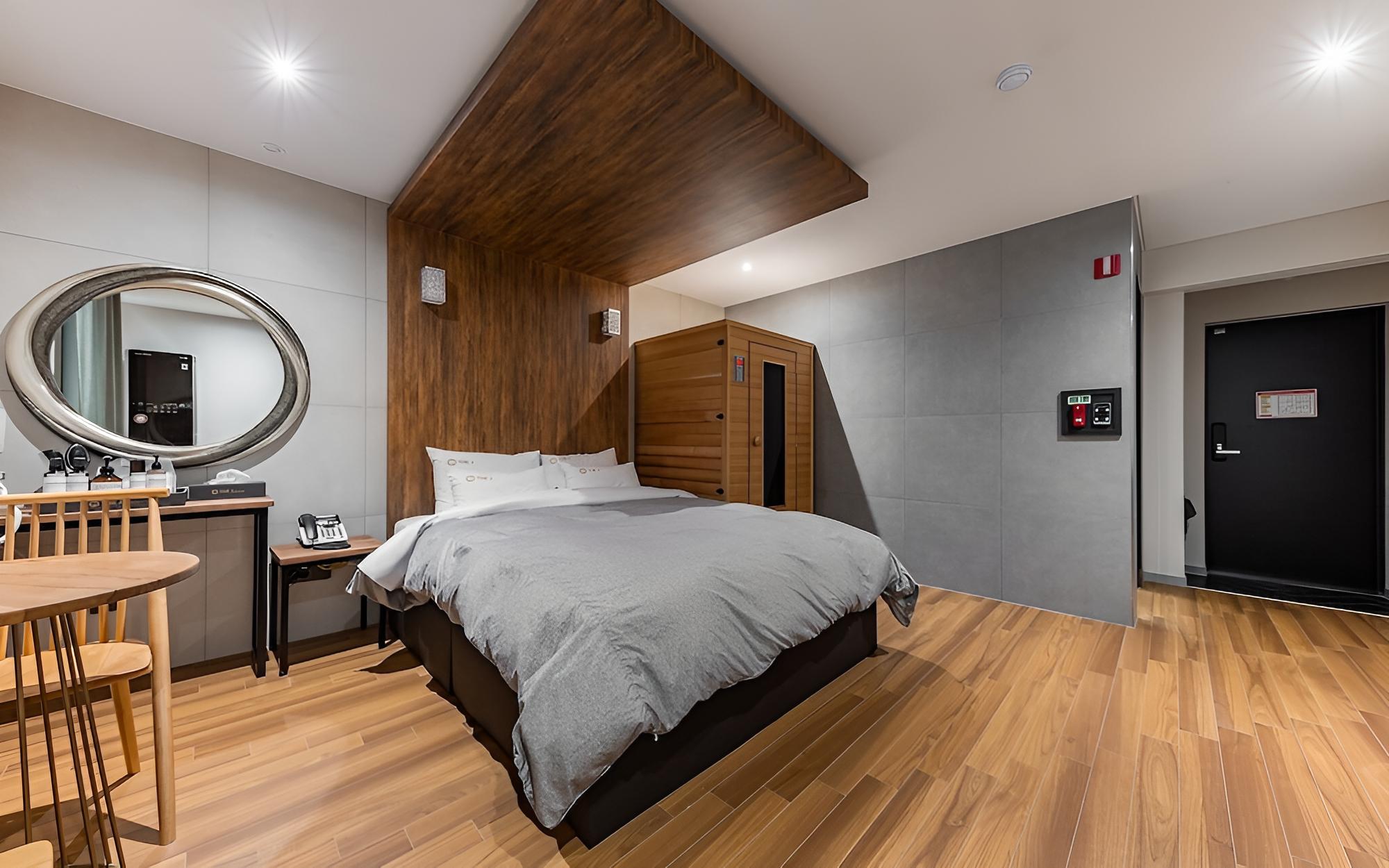 Room (Sauna room (dry sauna styler Netflix ) photo 2