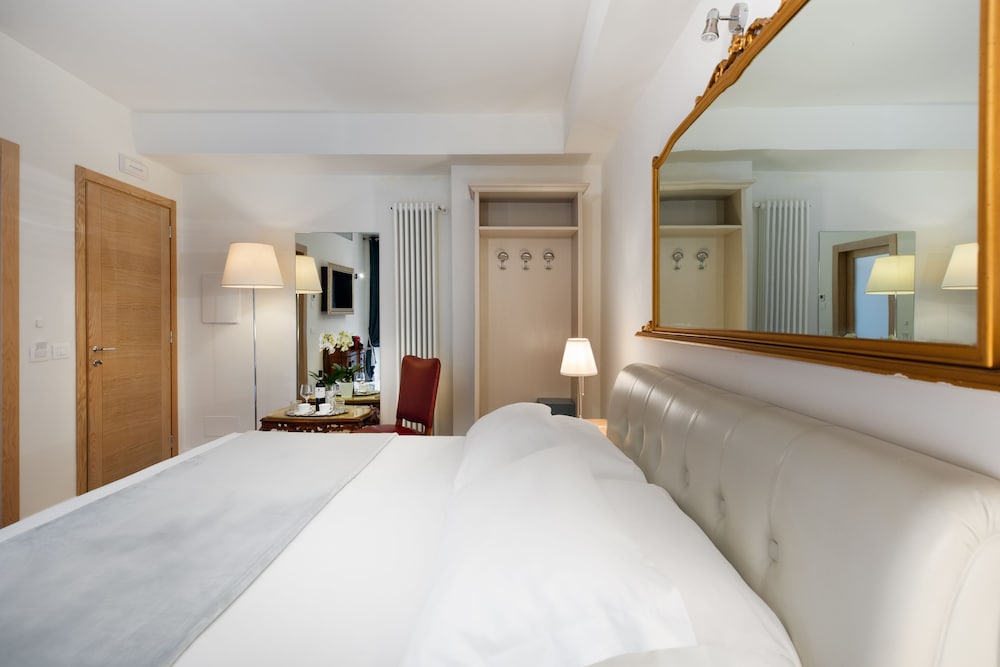 Deluxe Double Room, Courtyard View photo 1