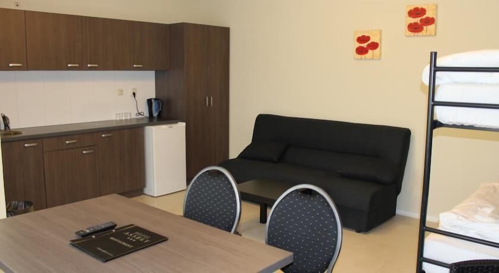 Apartment photo 2