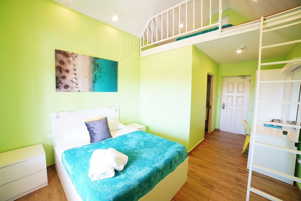 Family Loft, 2 Queen Beds, Non Smoking, with balcony Lake View, photo 6