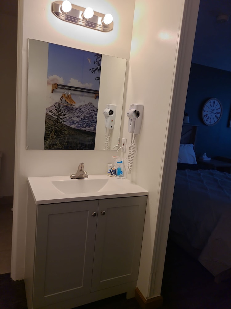 Standard Room, 1 Queen Bed - Photo 14