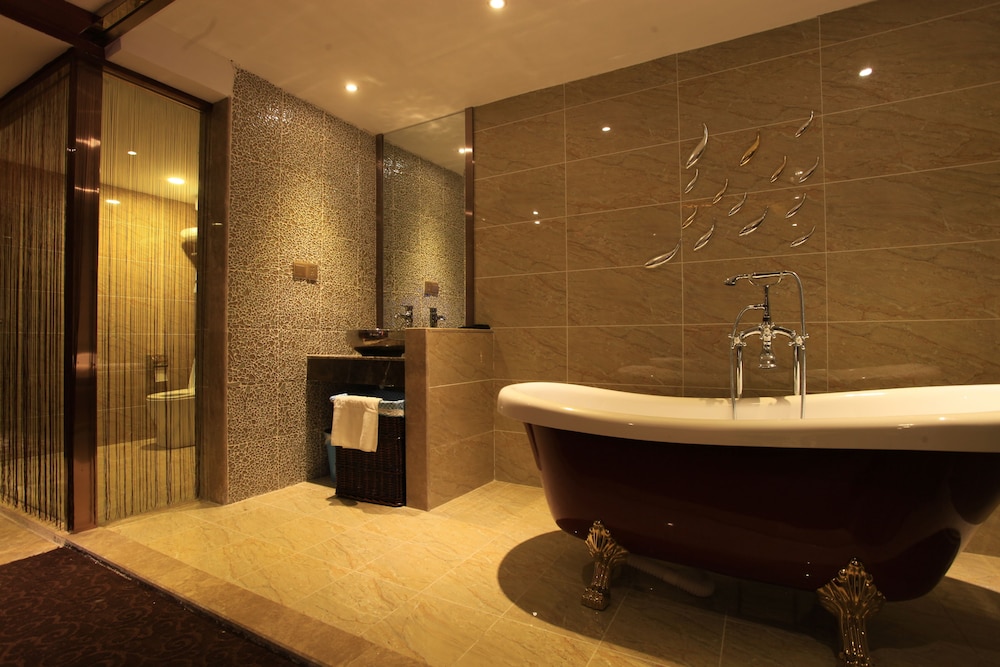 Deluxe Suite photo 3