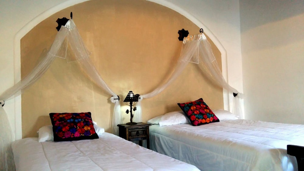 Junior Twin Room, Private Bathroom, Courtyard Area (1 double bed and 1 single bed)