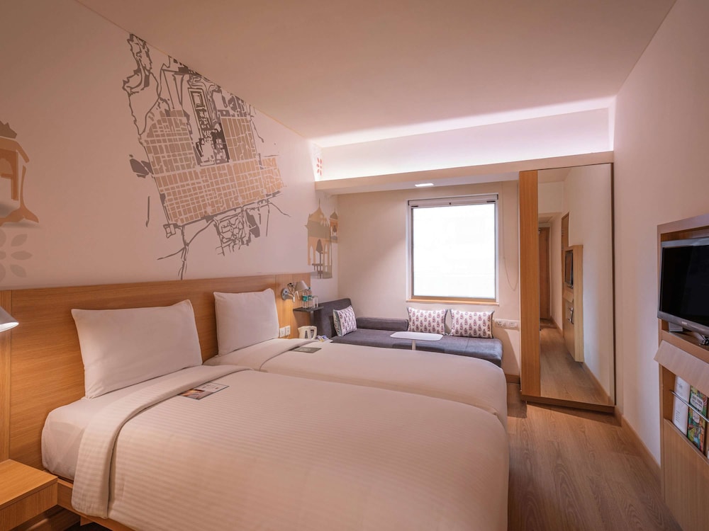 Standard Room, 1 Queen Bed photo 1