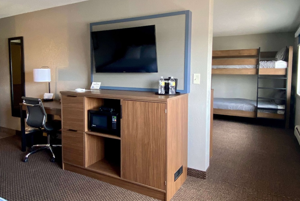 Executive Room, Multiple Beds, Non Smoking - Photo 4