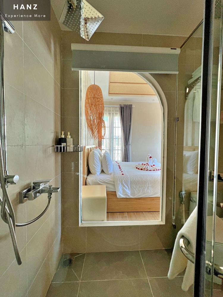 Deluxe Double Room, 1 Queen Bed, Balcony, City View - Photo 5