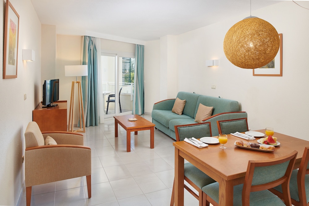 Apartment, 1 Bedroom, Balcony (2 Adults + 2 Children) photo 3