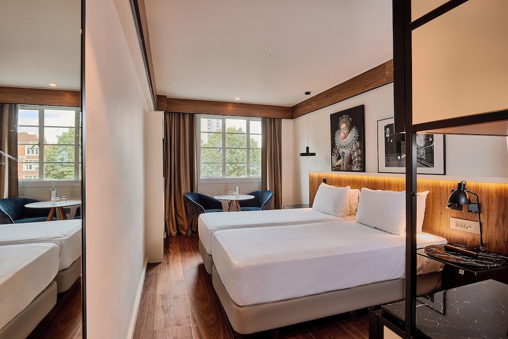 Deluxe Room Connected