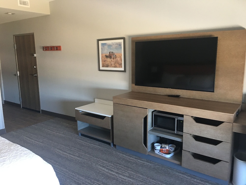 Room, 1 King Bed, Accessible, Non Smoking - Photo 5