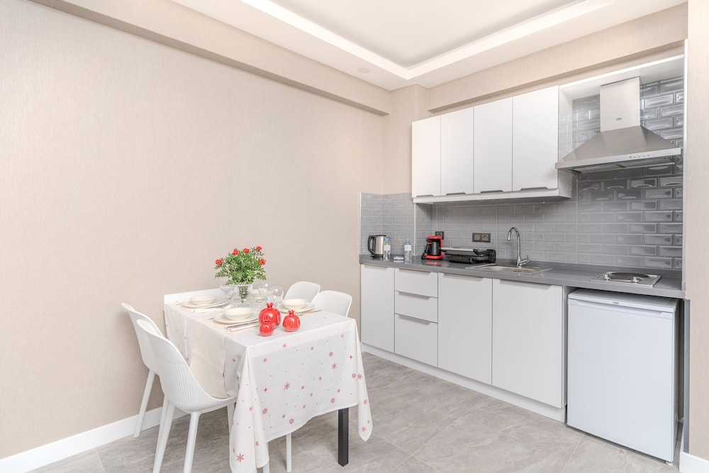 Basic Suite - Photo 10