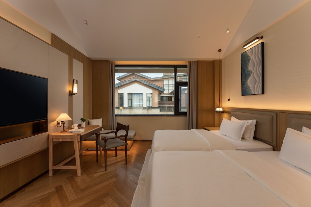 Basic Twin Room, City View