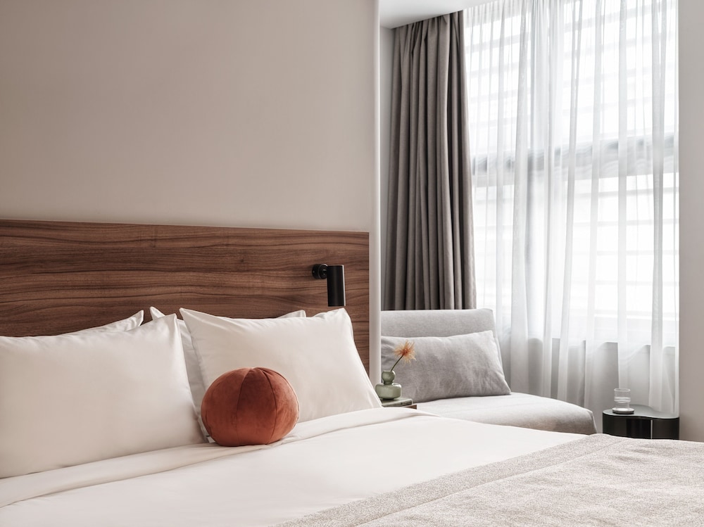 Deluxe Studio Suite, City View