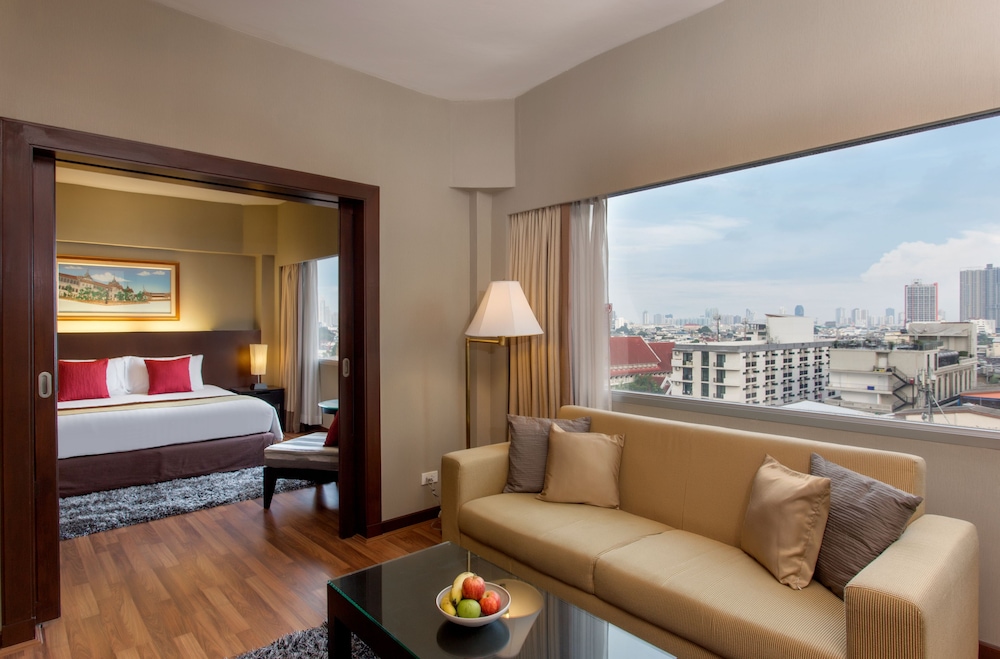 Suite, 2 Twin Beds, City View (Plaza)