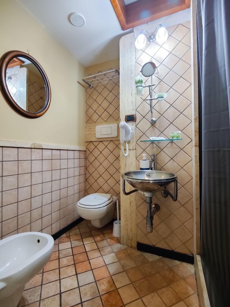 Single Room photo 3