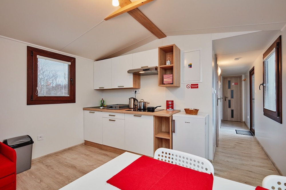 Mobile Home (5 Guests) photo 2