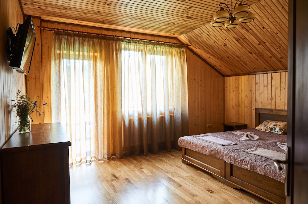 Standard Triple Room, Shared Bathroom photo 2