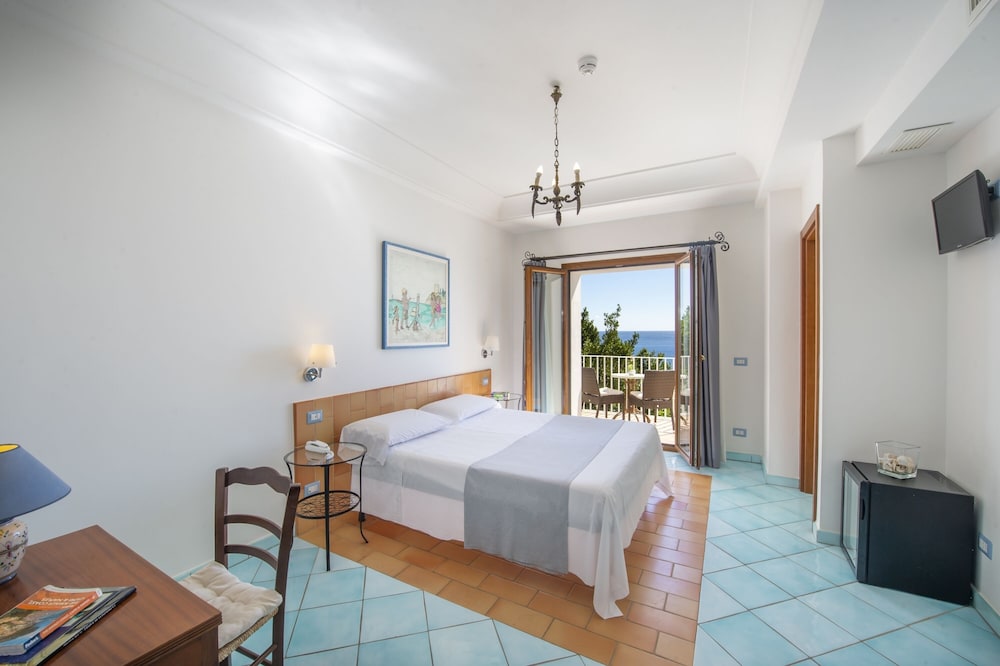 Superior Double Room, Sea View photo 2