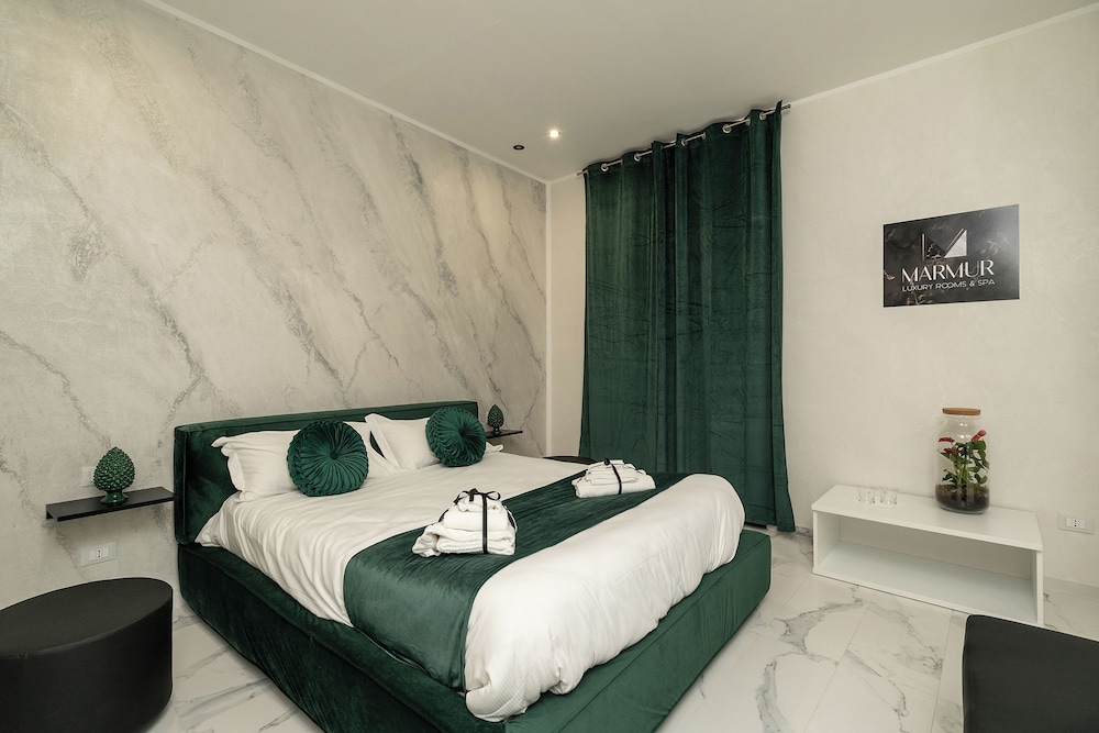 Deluxe Room, Hot Tub, Courtyard View