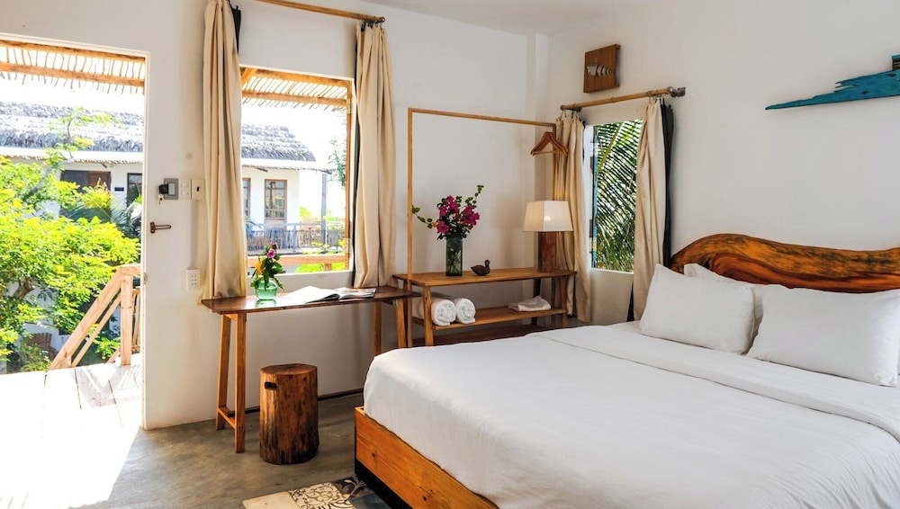 Standard Double Room, Balcony, Garden View