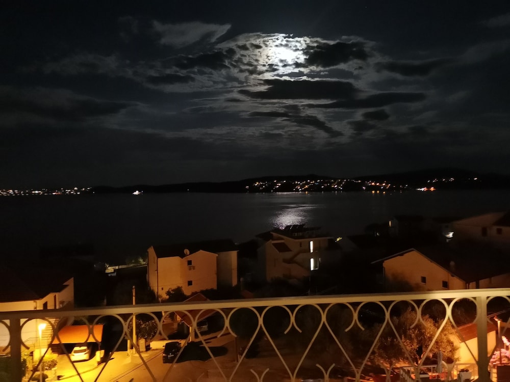 Panoramic Double Room, 1 Queen Bed, Sea View, Beachfront (1) photo 2