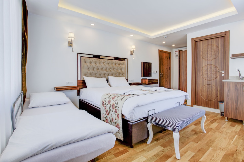 Deluxe Triple Room photo 2