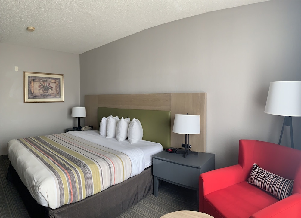 Room, 1 King Bed, Non Smoking - Photo 2
