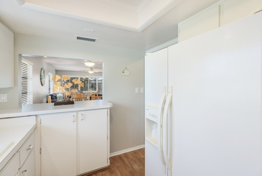 Condo, 2 Bedrooms photo 3
